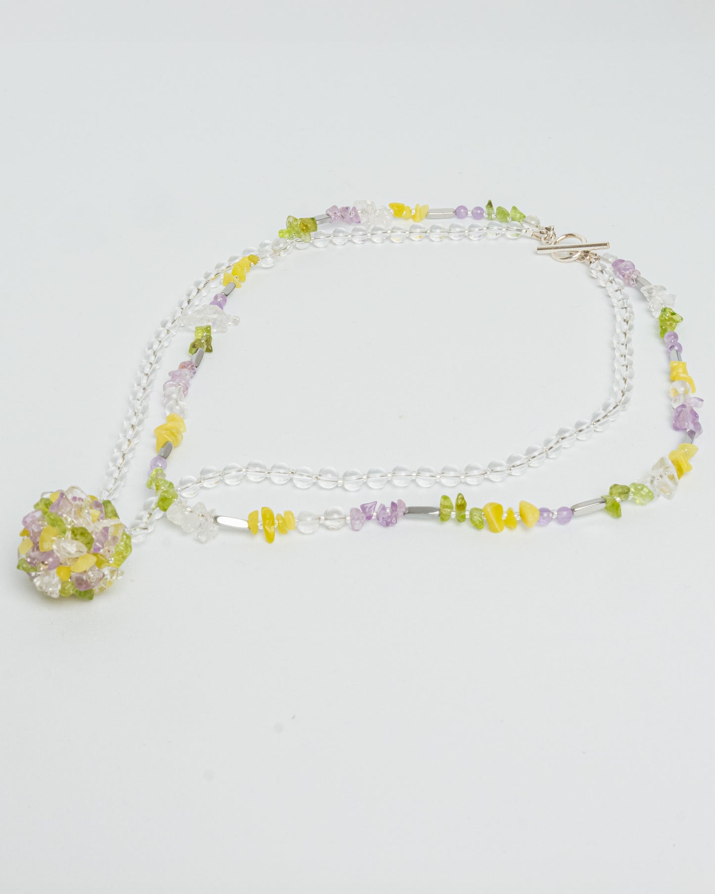 Collar en capas de piedras preciosas multicolores