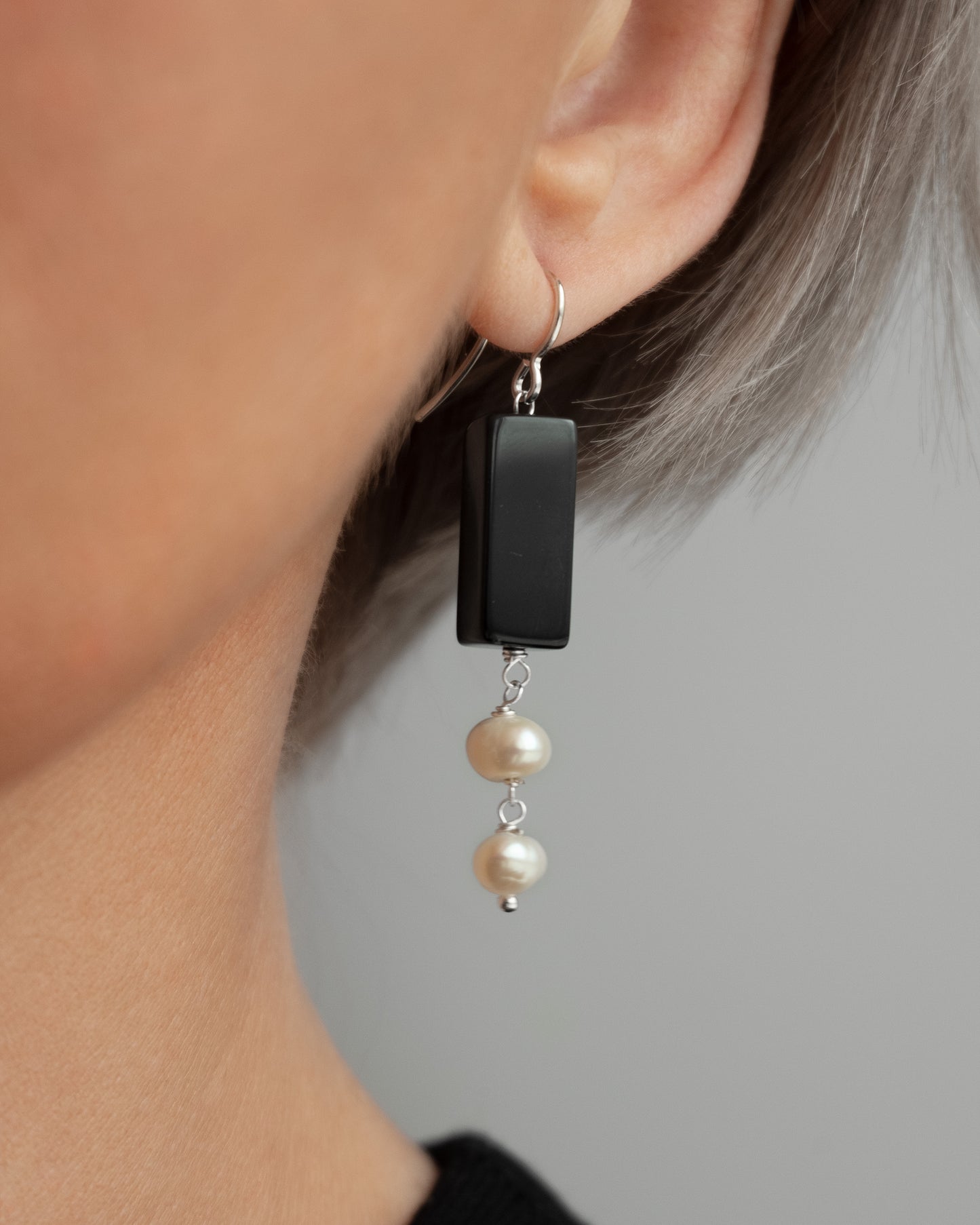 Minimalist earrings with baroque pearls and black agate. Handmade sterling silver drop earrings for modern elegance and everyday sophistication.