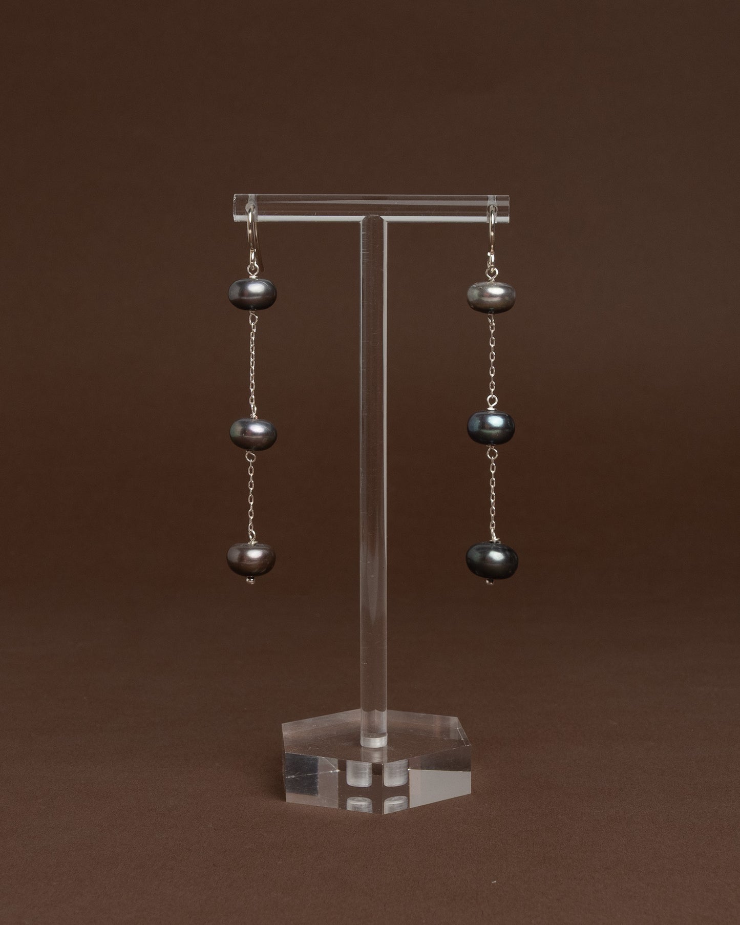 Sterling silver black pearl drop earrings with baroque freshwater pearls. Long handmade statement earrings crafted in Spain.