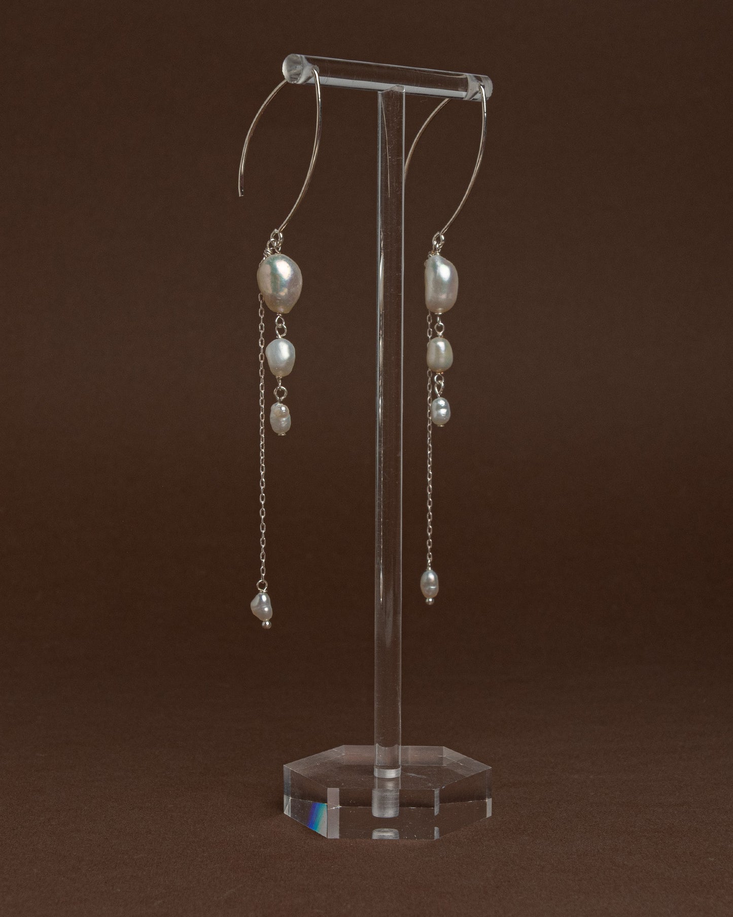 Elegant long earrings with baroque freshwater pearls and silver chains. Handmade and unique, ideal for brides and special occasions.