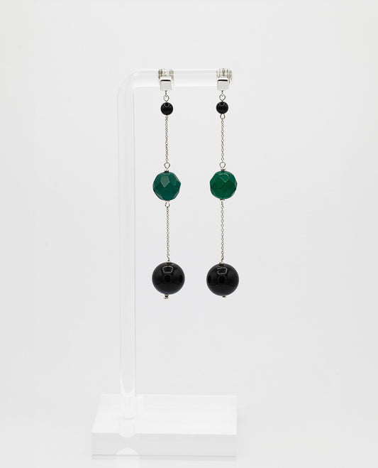 Long earrings featuring black and green agate beads arranged on a silver chain with cubic silver studs, 7 cm in length.