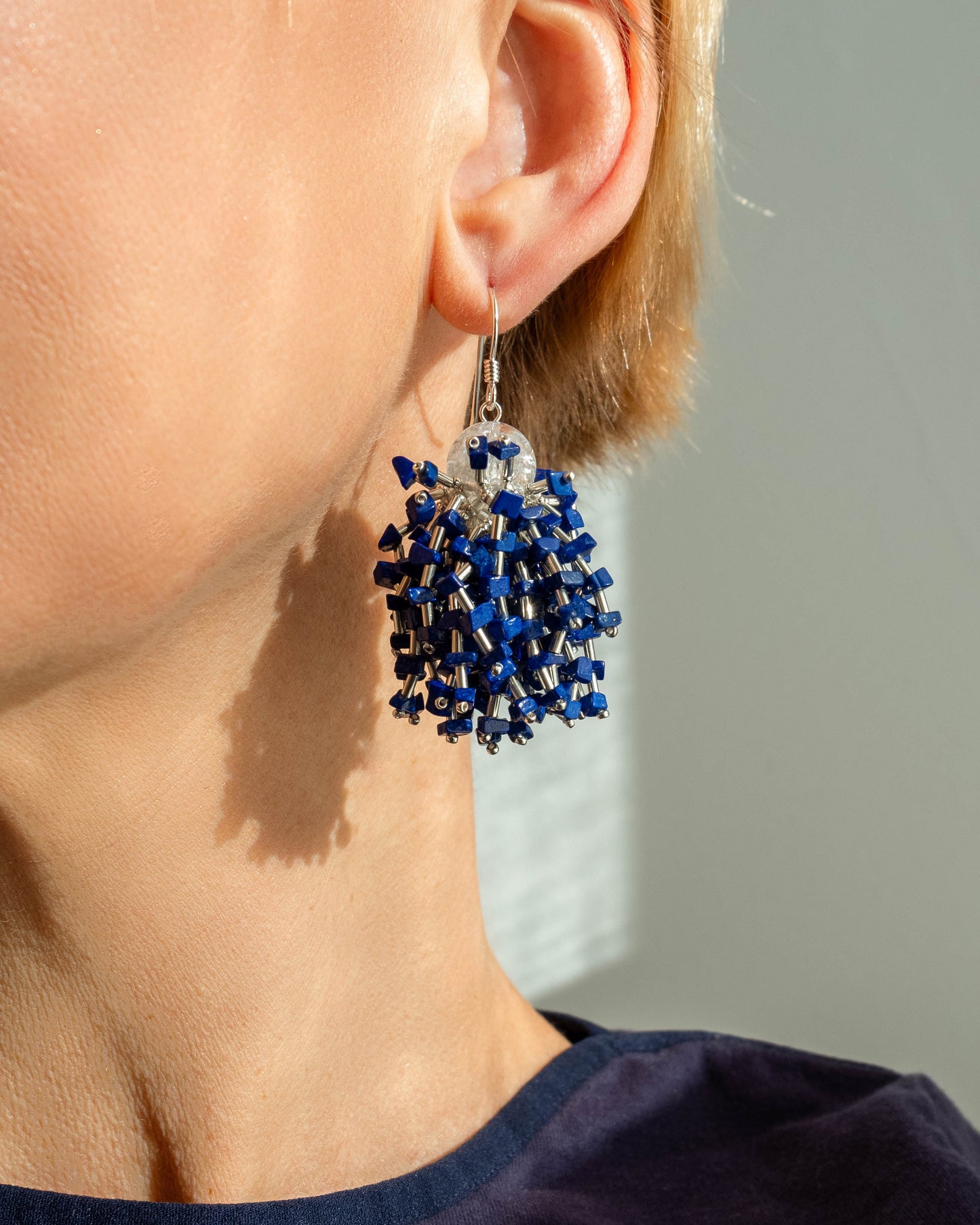 Lapis lazuli sparkling fringe earrings featuring vibrant blue gemstones with silver hooks, 6 cm in length, offering timeless elegance.