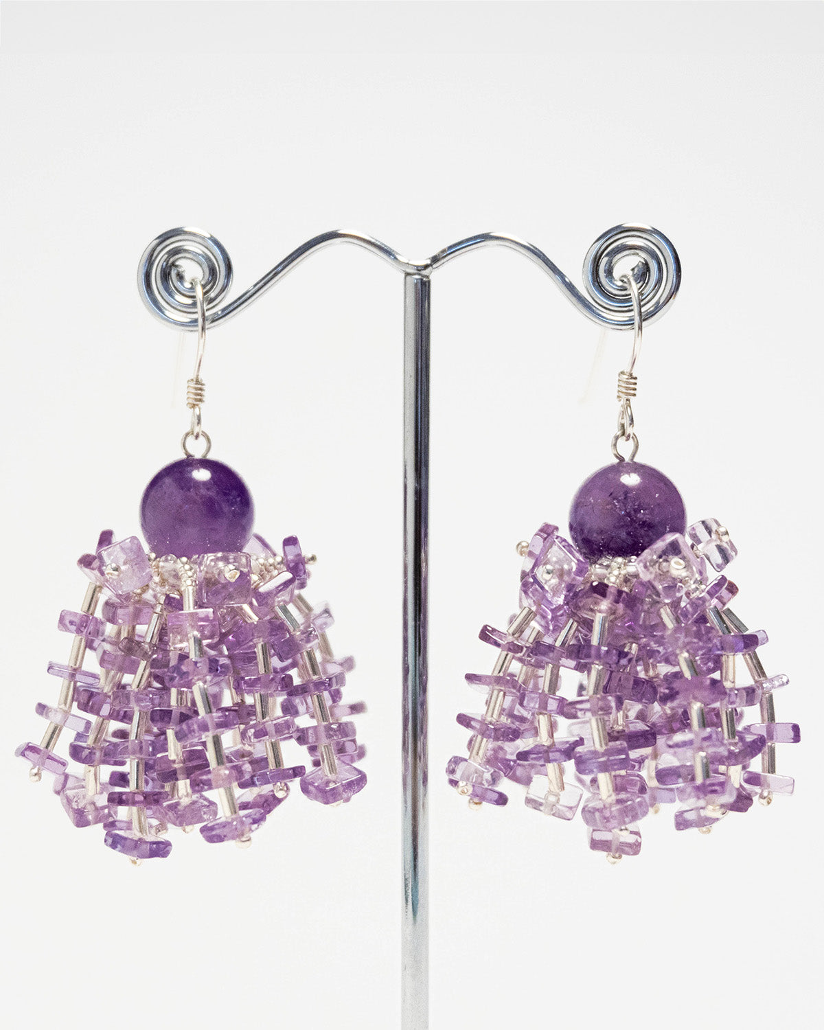 Fringe amethyst earrings featuring vibrant purple gemstones and silver hooks, 6 cm in length, offering natural elegance and fluid design.