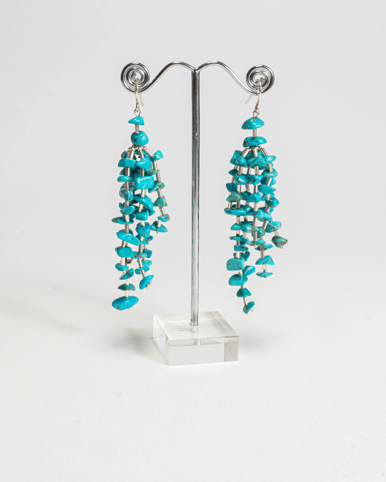 Turquoise stone fringe earrings featuring vibrant turquoise stones with silver hooks, 9 cm in length, offering a long and elegant design.