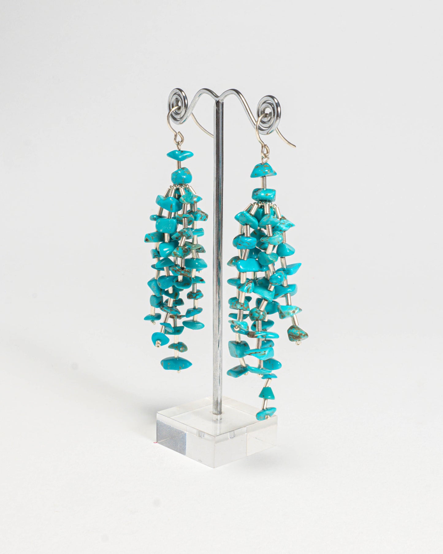 Turquoise stone fringe earrings featuring vibrant turquoise stones with silver hooks, 9 cm in length, offering a long and elegant design.