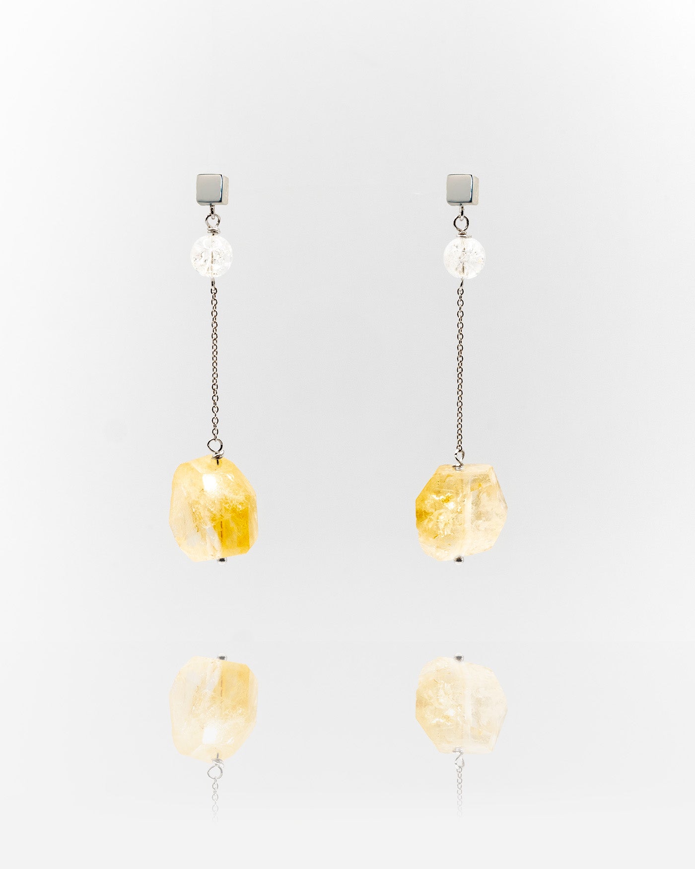 Long citrine and quartz earrings featuring vibrant stones on a silver chain, 7 cm in length, offering a graceful and elegant dangle design.