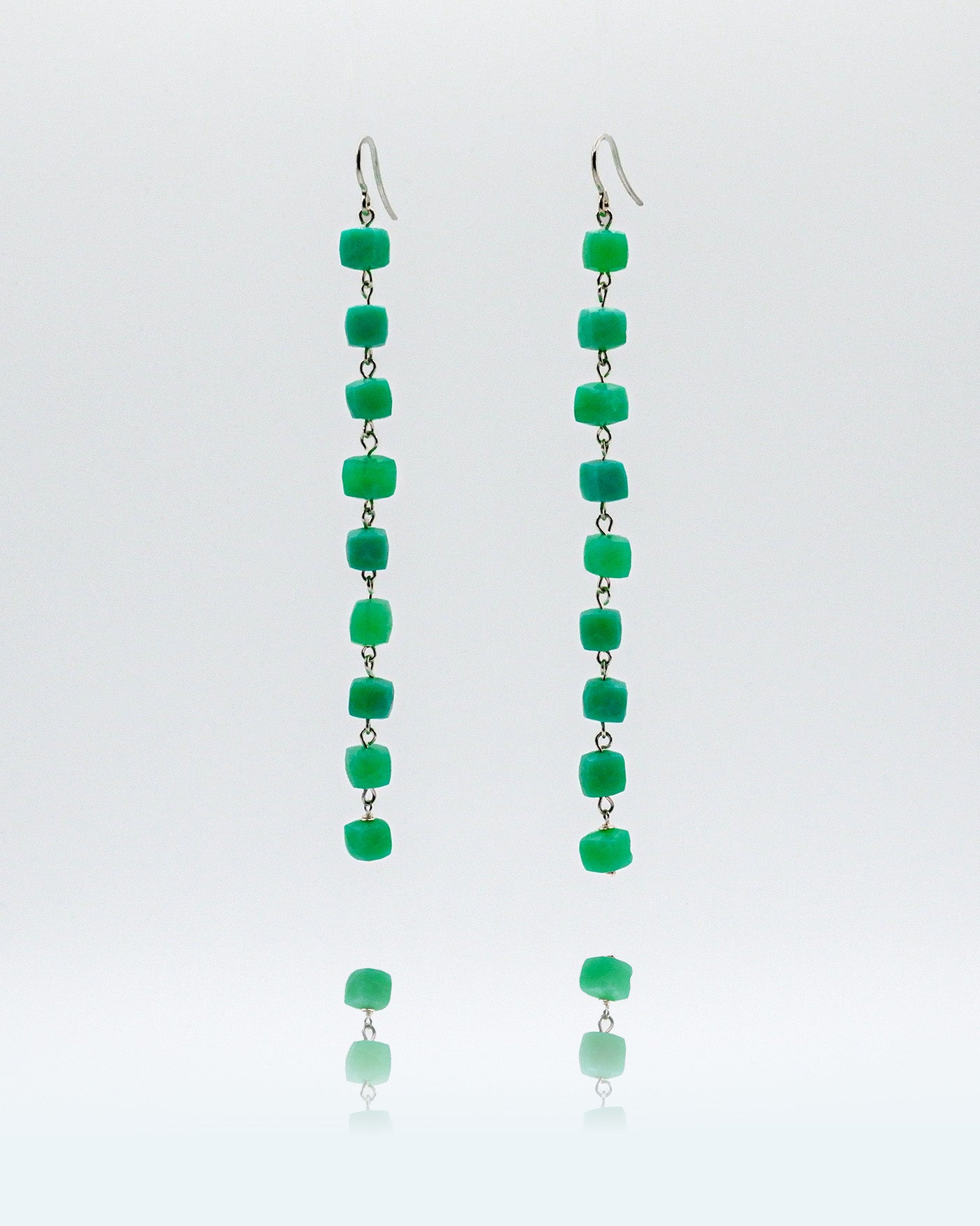 Chrysoprase square bead garland earrings featuring vibrant green stones and silver hooks, 12 cm in length, minimalist and elegant design.