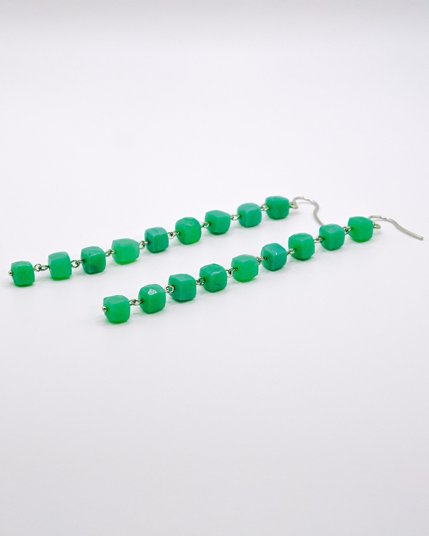 Chrysoprase square bead garland earrings featuring vibrant green stones and silver hooks, 12 cm in length, minimalist and elegant design.