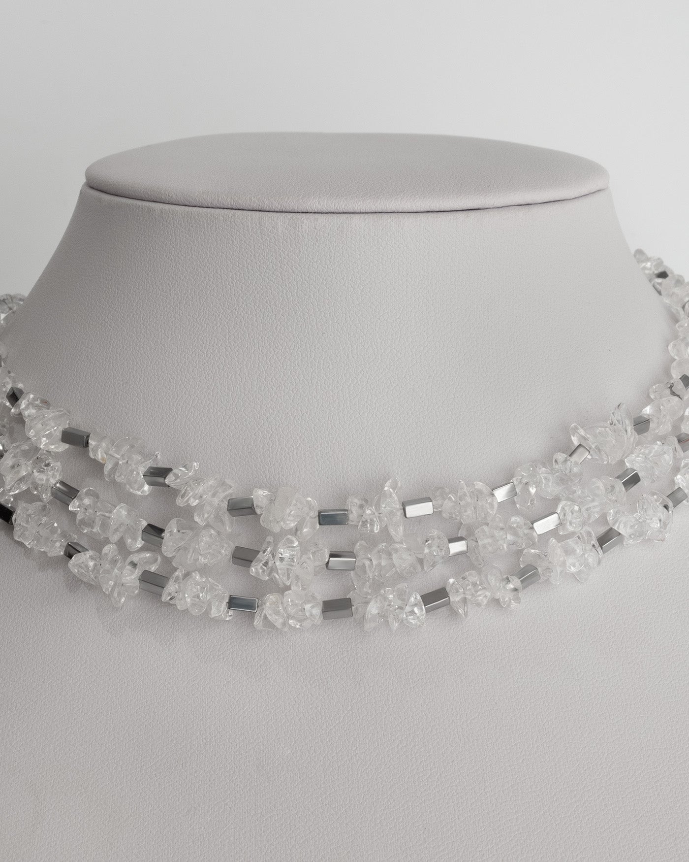 Short necklace with clear quartz chips and geometric hematite beads, featuring silver findings and a lobster clasp, 40 cm in length.