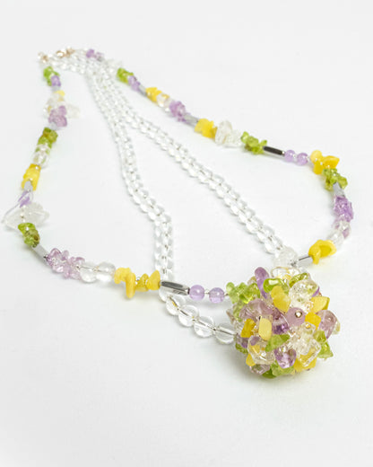 Collar en capas de piedras preciosas multicolores