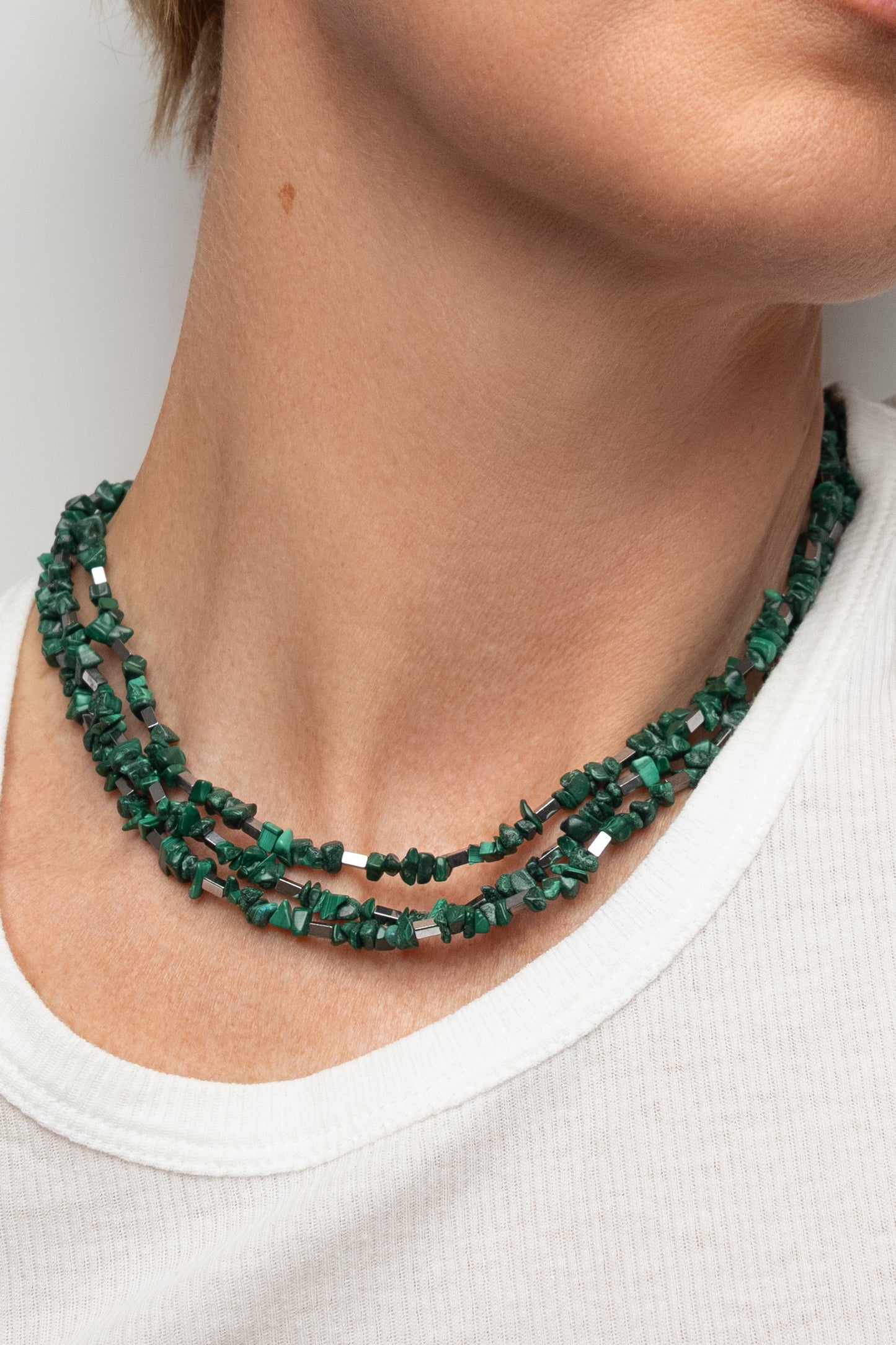 Collar corto de malaquita y hematita