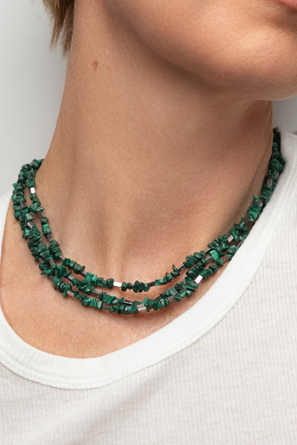 Collar corto de malaquita y hematita