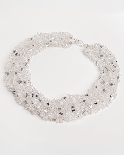 Collar multicapa de cuarzo y hematita