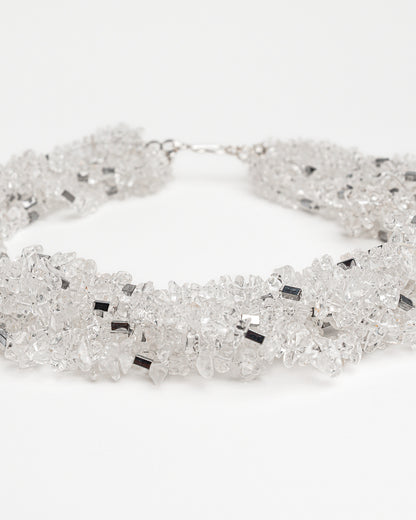 Collar multicapa de cuarzo y hematita