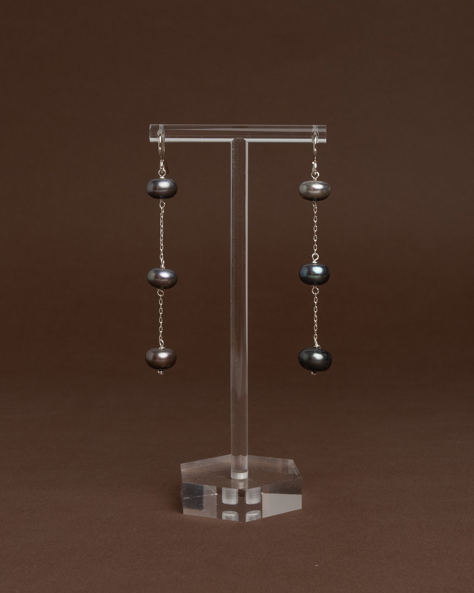 Sterling silver black pearl drop earrings with baroque freshwater pearls. Long handmade statement earrings crafted in Spain.
