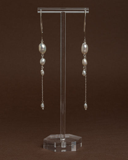 Elegant long earrings with baroque freshwater pearls and silver chains. Handmade and unique, ideal for brides and special occasions.