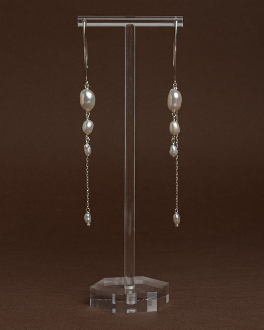 Elegant long earrings with baroque freshwater pearls and silver chains. Handmade and unique, ideal for brides and special occasions.