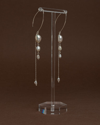 Elegant long earrings with baroque freshwater pearls and silver chains. Handmade and unique, ideal for brides and special occasions.