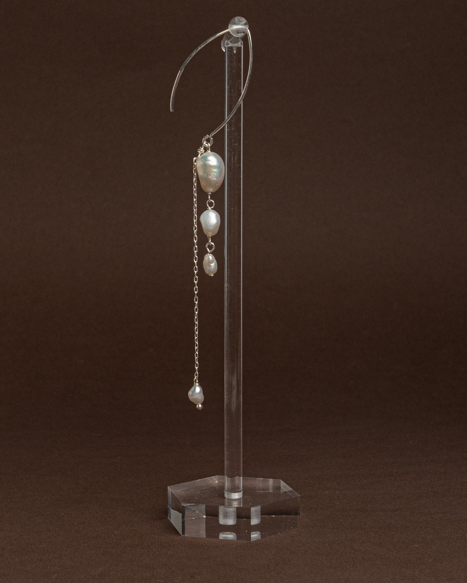 Elegant long earrings with baroque freshwater pearls and silver chains. Handmade and unique, ideal for brides and special occasions.
