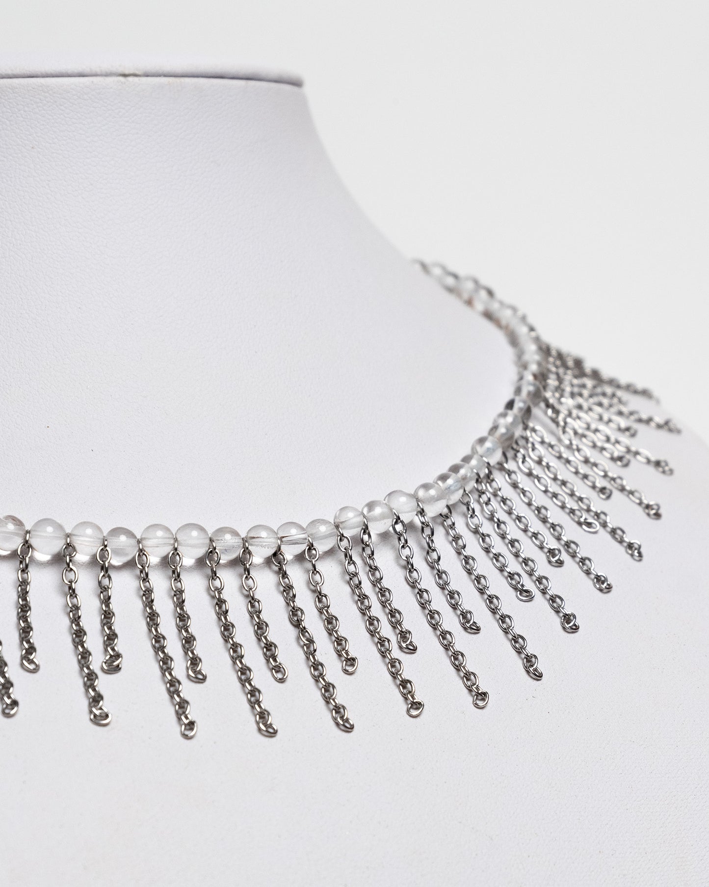 Collar de cuarzo con cadenas de acero inoxidable y diseño luminoso