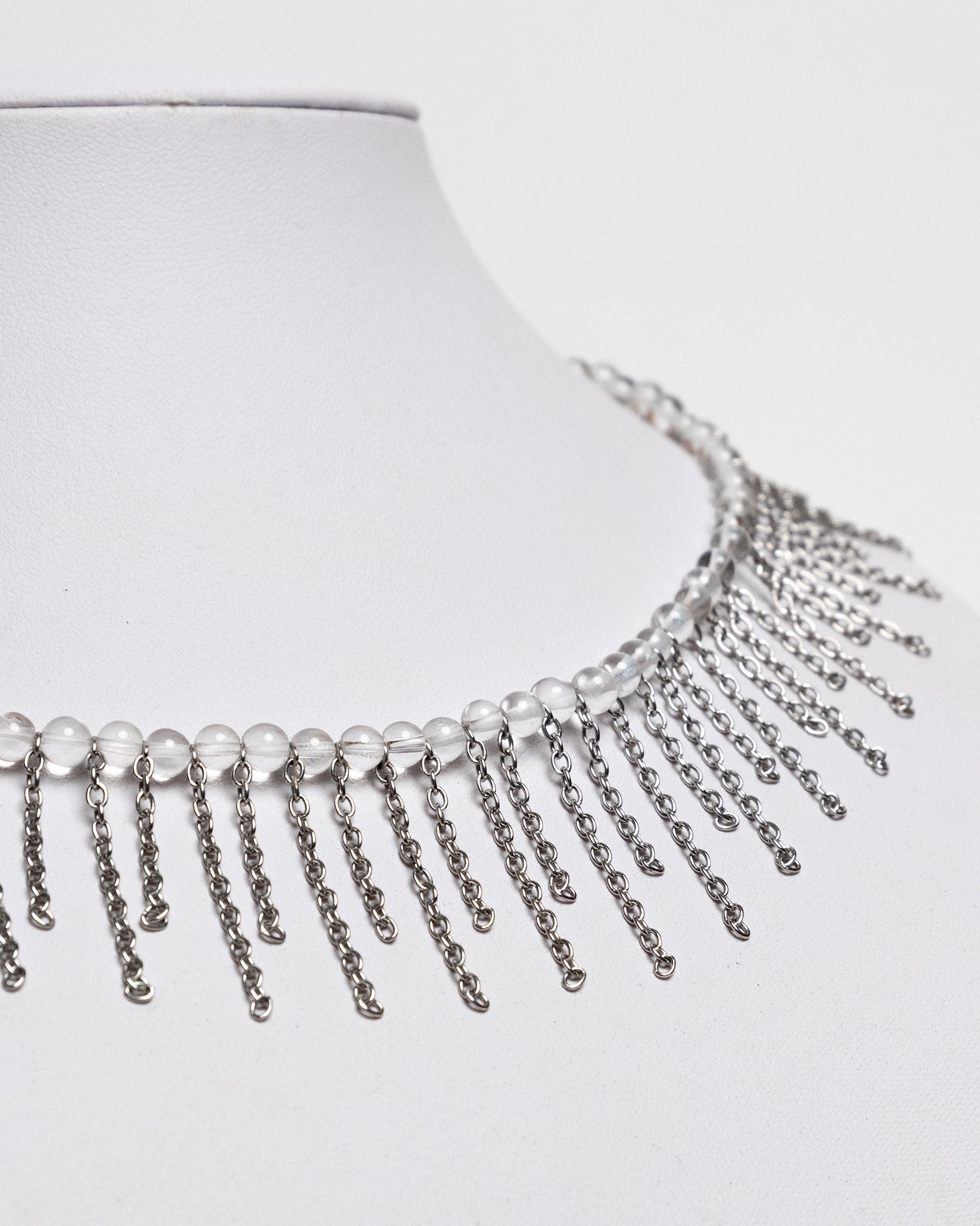 Collar de cuarzo con cadenas de acero inoxidable y diseño luminoso