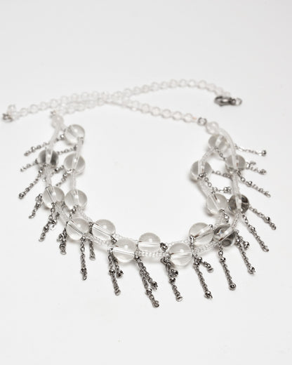 Collar de cuarzo de alta pureza con cadenas de acero inoxidable. Diseño artesanal único y moderno.