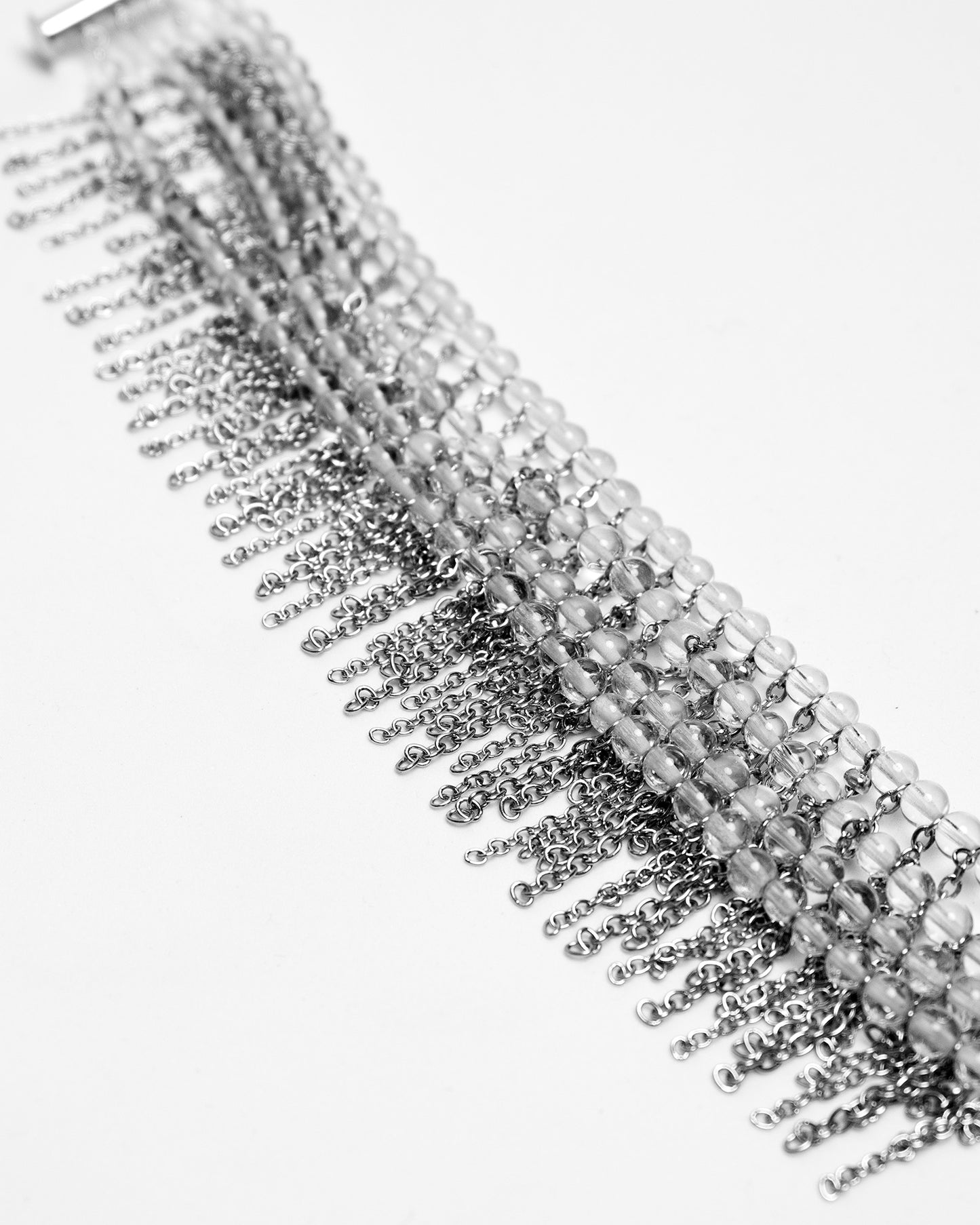 Pulsera de cuarzo y acero inoxidable con cierre magnético y cadenas tipo flecos