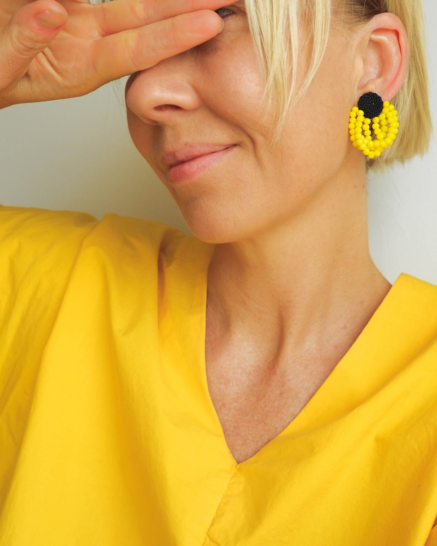 Summer style yellow earrings featuring sunny crystals and Japanese seed beads with silver studs, 5 cm in length, perfect for vibrant seasonal looks.